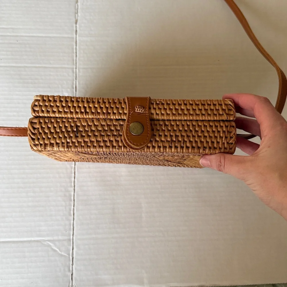 Ratan Whicker Floral Small Summer Purse - Picture 3 of 9